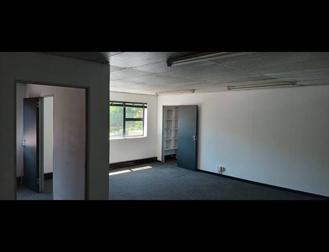 620M² WAREHOUSE TO LET IN LASER PARK